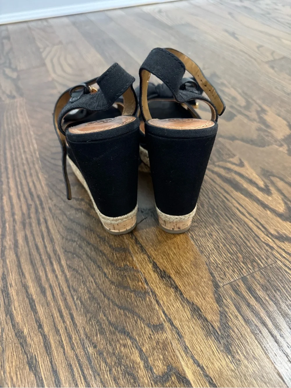 Tory Burch Penny Faille Bow Wedge Size 6.5